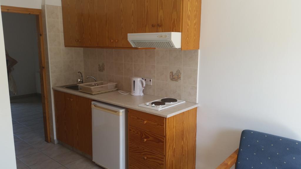 Pissouriana Hotel Apartments Екстериор снимка