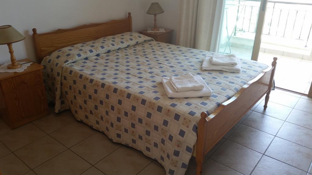Pissouriana Hotel Apartments Екстериор снимка