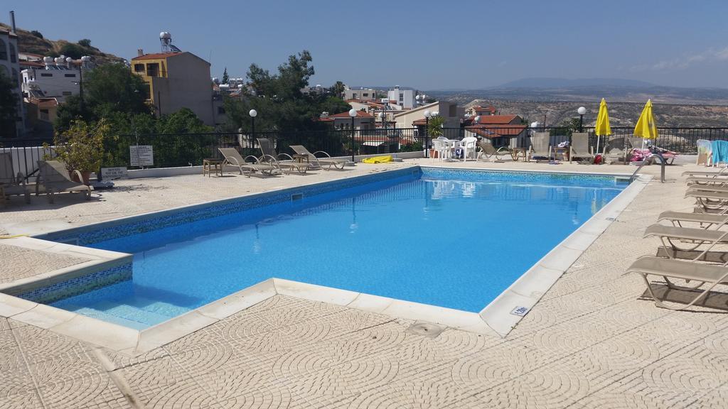 Pissouriana Hotel Apartments Екстериор снимка
