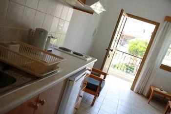Pissouriana Hotel Apartments Екстериор снимка